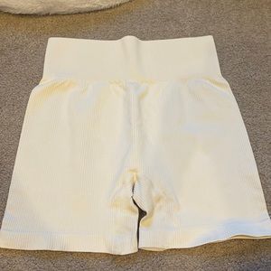 QQQ cream ribbed biker shorts